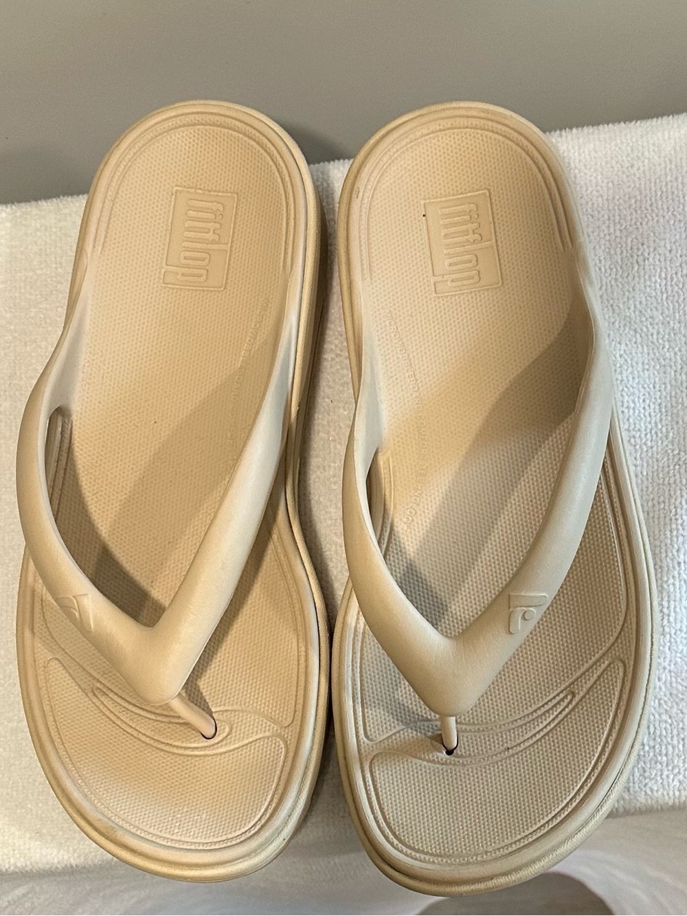 FitFlop Sandal Flip-Flops in Light Beige